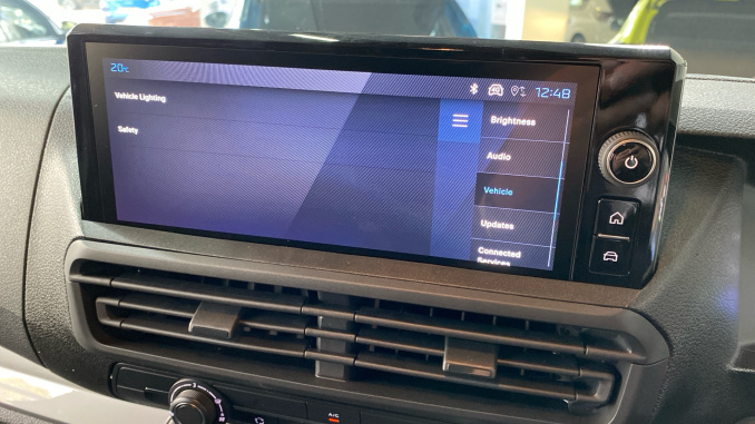 Peugeot Expert E-Standard 1000 100kW 75kWh Professional Premium + Van Auto - Image 52